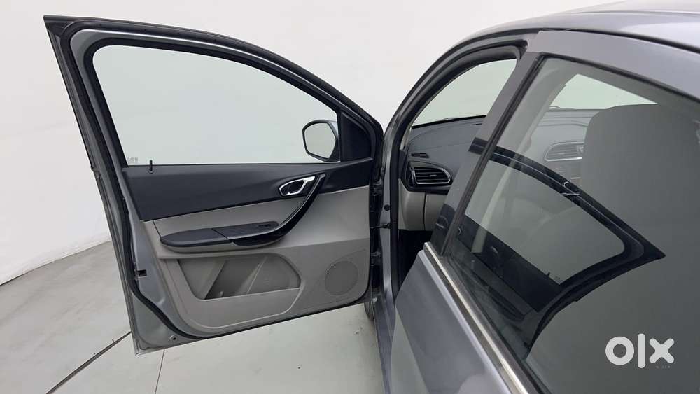 Tata Tiago Xza, 2018, Petrol
