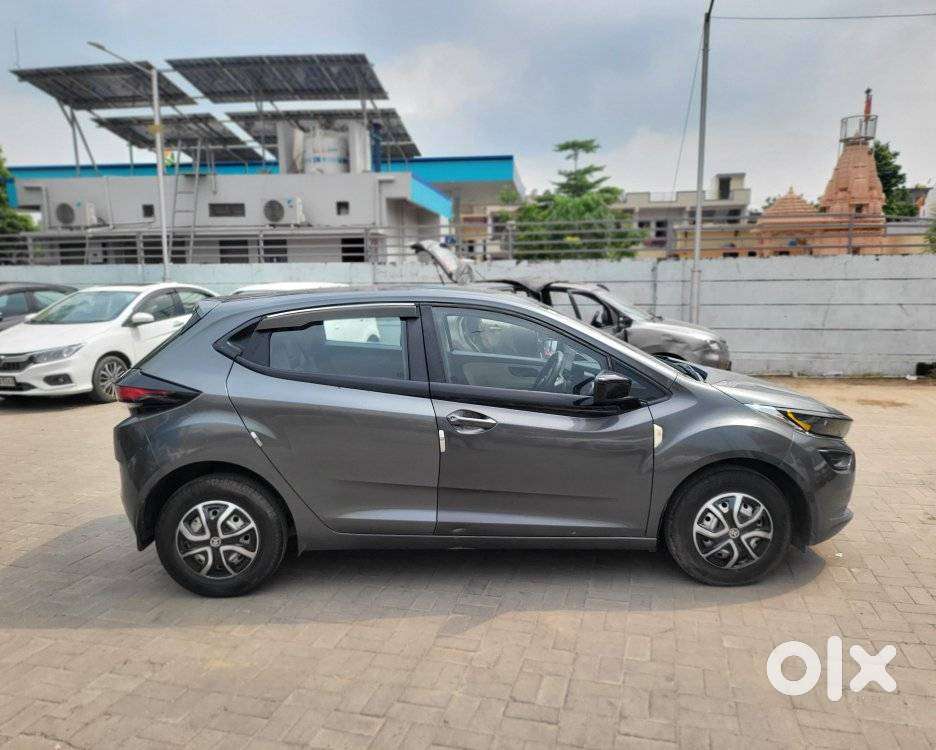 Tata Altroz 1.2 Xe, 2022, Petrol