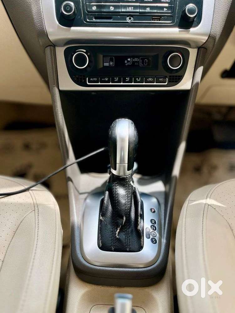 Volkswagen Vento 1.2 Tsi Highline Plus At, 2014, Petrol