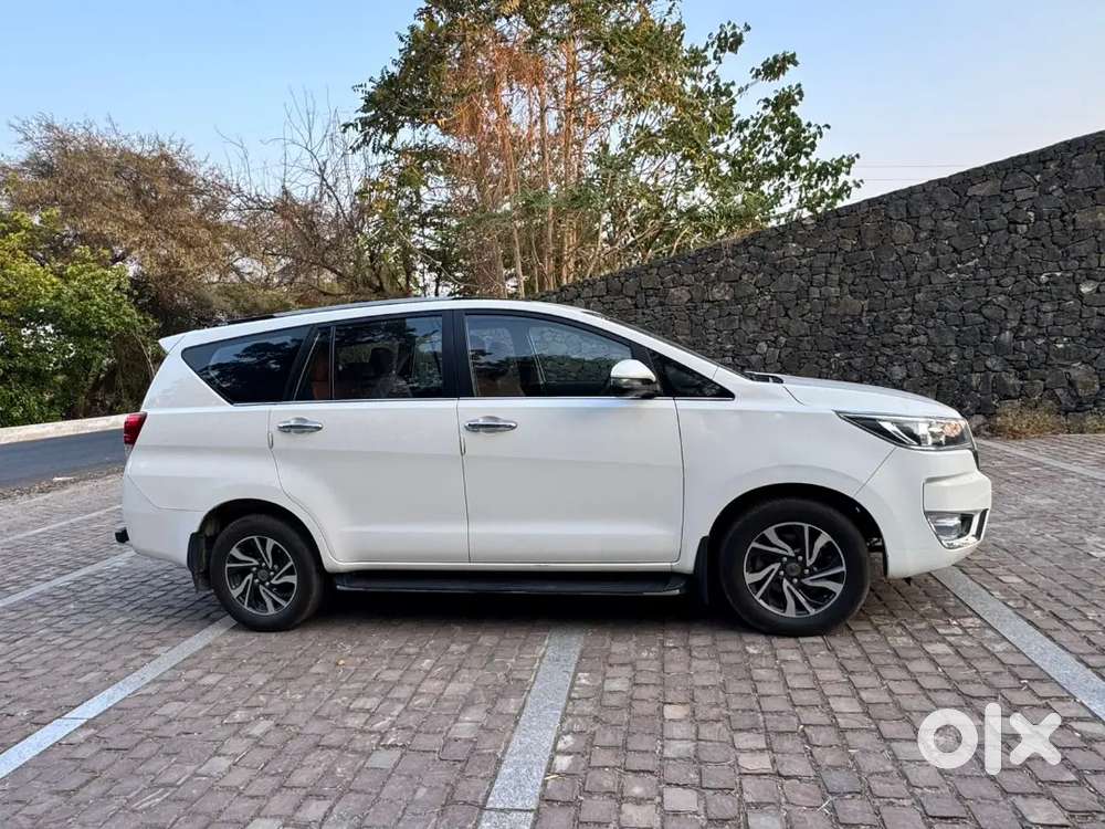 Innova Crysta 2023