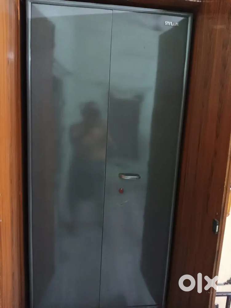 Steelux almirah for sale Beds Wardrobes 1789556073