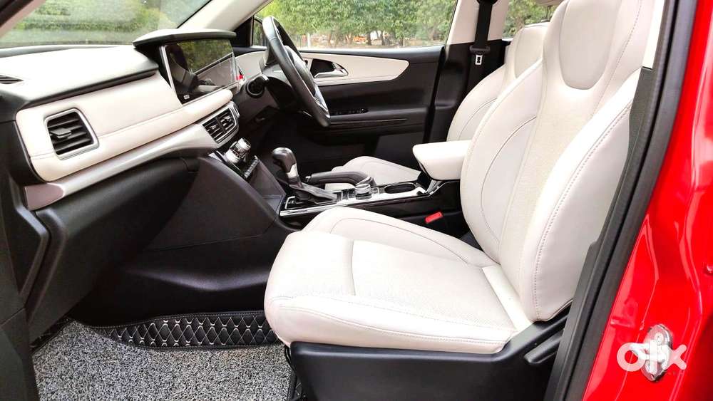 Mahindra Xuv700 2.0 Ax 7 Petrol At Str, 2022, Petrol