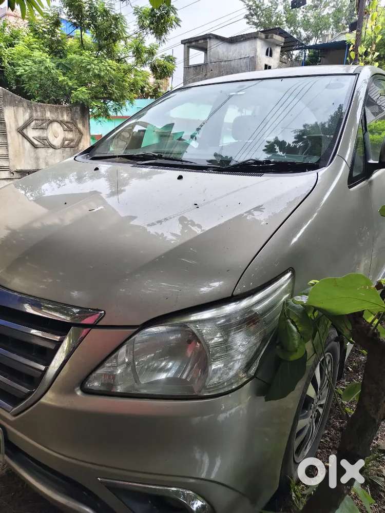 Toyota Innova 2.5 Crysta 2014
