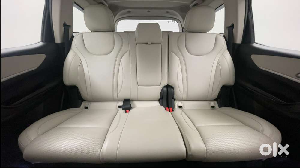 Mahindra Xuv700 2.0 Ax 7 Petrol At Luxury Pack Str, 2025, Petrol