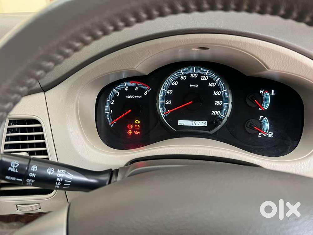 Innova V 7 Seater 3rd Owner