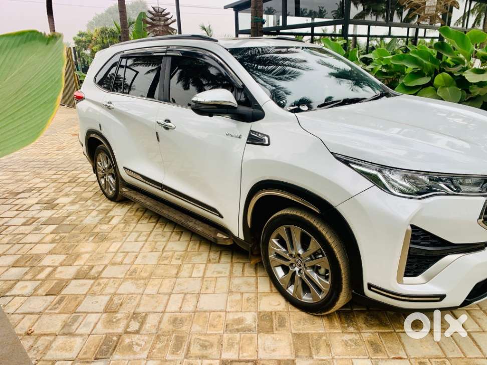Toyota Innova Hycross 2.0 Zx (o) Hybrid 7 Str, 2025, Cng & Hybrids