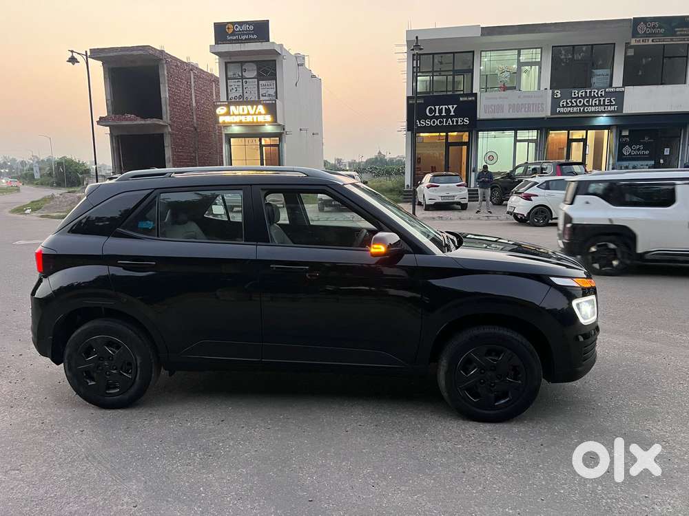 Hyundai Venue 1.0 S (o) Turbo Dct, 2022, Petrol