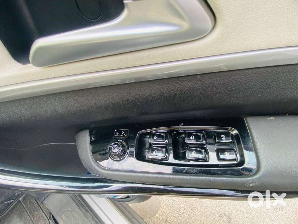 Mahindra Xuv700 2.0 Ax 7 Petrol At Str, 2023, Petrol
