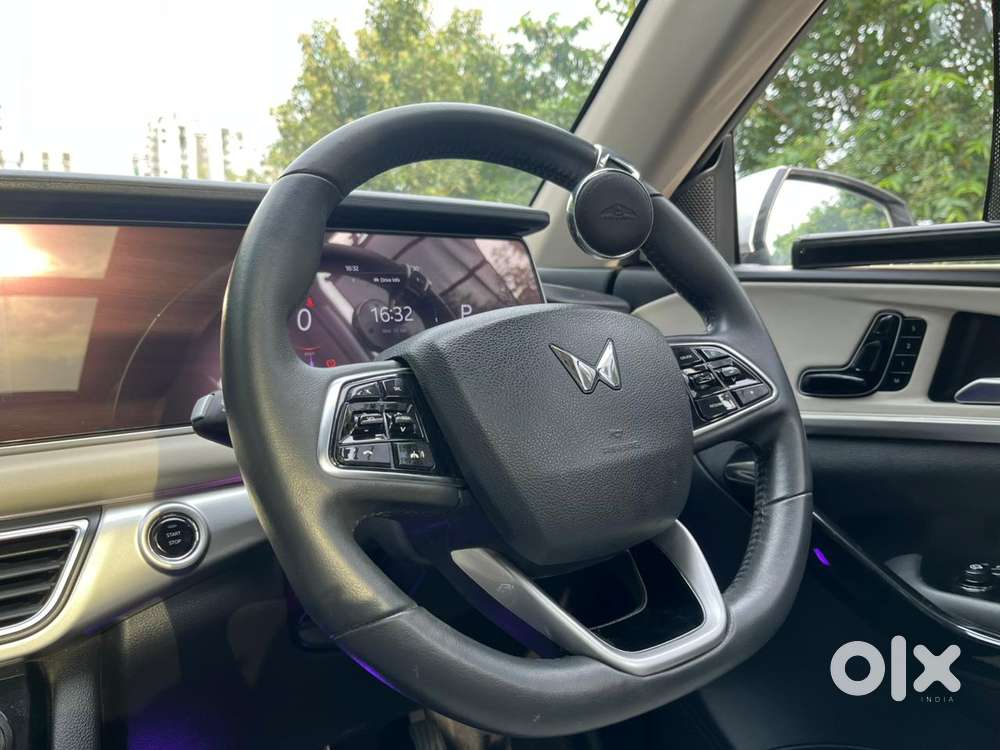 Mahindra Xuv700 2.0 Ax 7 Petrol At Luxury Pack Str, 2021, Petrol