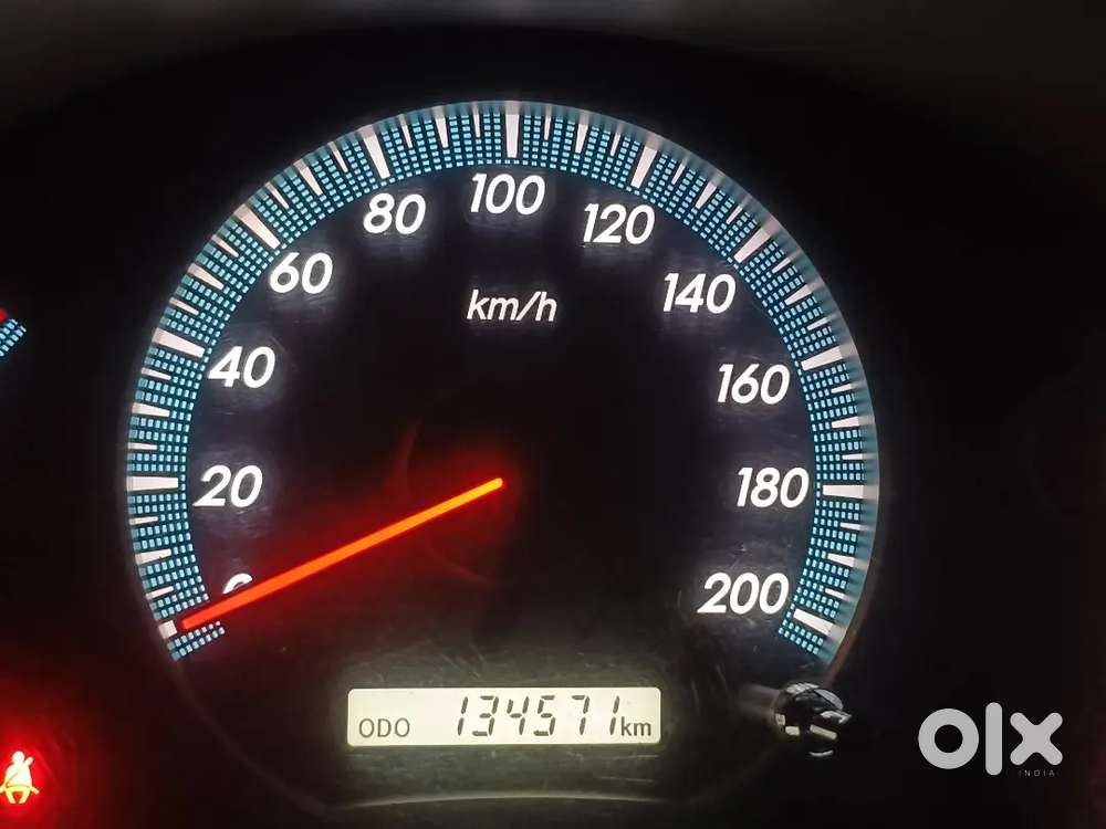 Innova 2.5 V Diesel (2014)