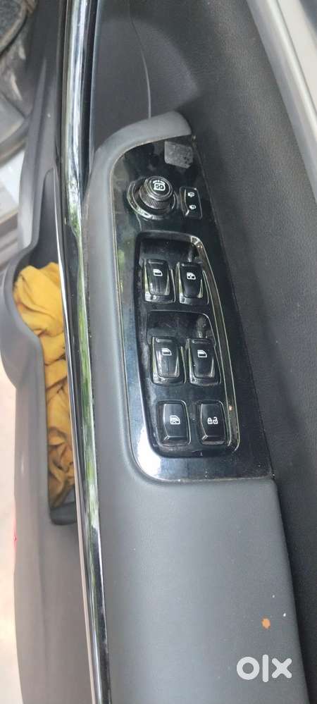Mahindra Xuv700 Ax7l 6 Str At, 2024, Petrol