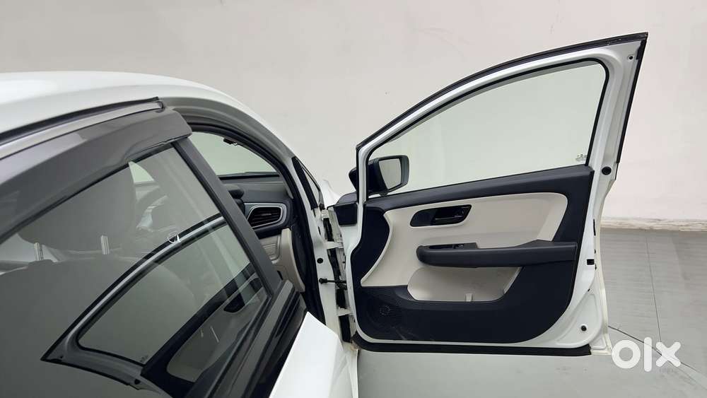 Tata Altroz 1.2 Xe, 2022, Petrol