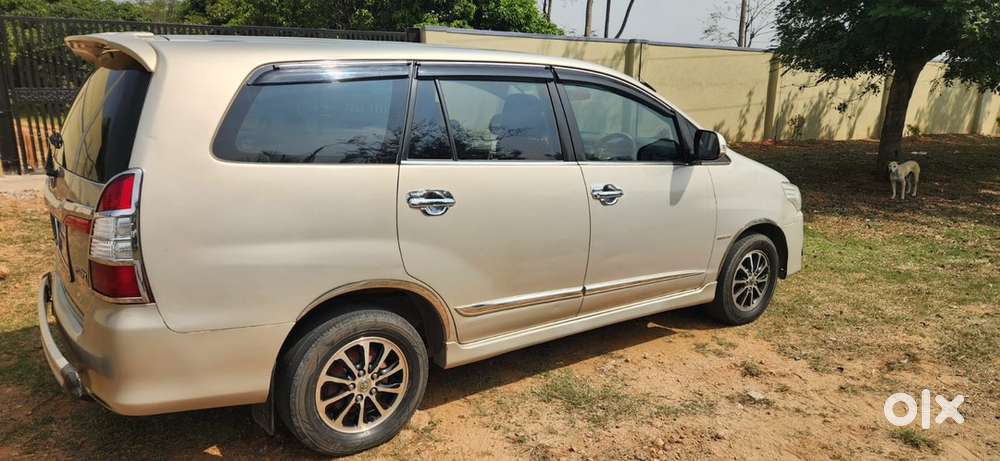 Toyota Innova 2.0 V 2014