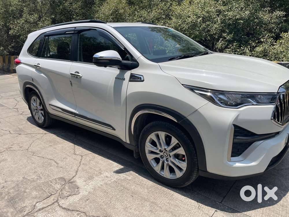 2024 Toyota Innova Hycross Petrol