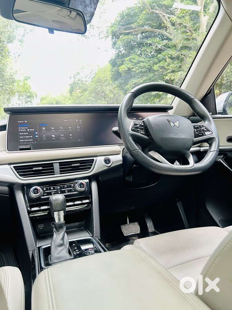 Mahindra Xuv700 2.0 Ax 7 Petrol At Luxury Pack Str, 2021, Petrol