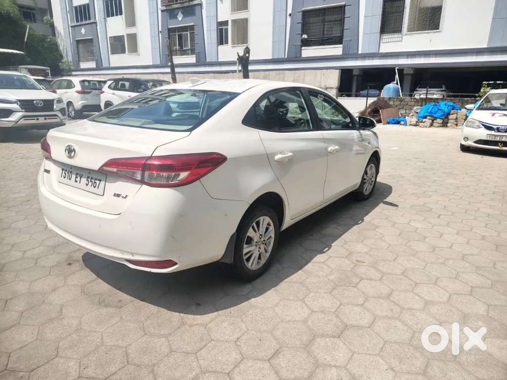 Toyota Yaris J Cvt, 2020, Petrol