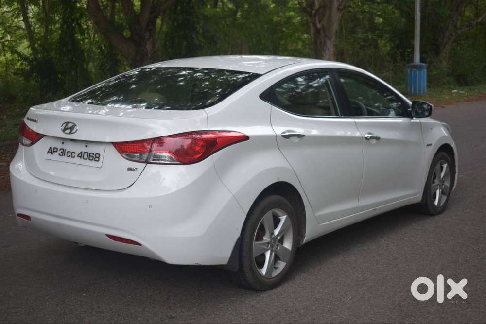 Excellent Condition Hyundai Elantra Diesel White 2013 Model Autogear