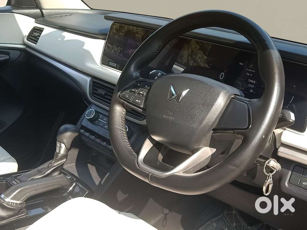 Mahindra Xuv700 2.0 Ax 5 Petrol At Str, 2022, Petrol