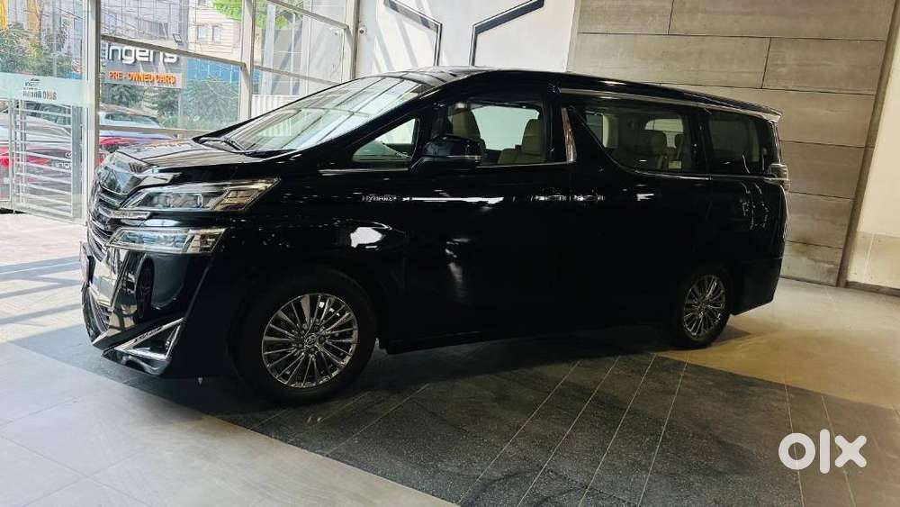 Toyota Vellfire 2.5 Executive Lounge, 2021, Petrol