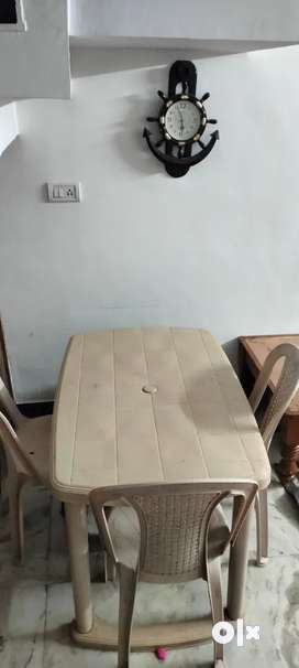 Plastic table and chairs olx 2025