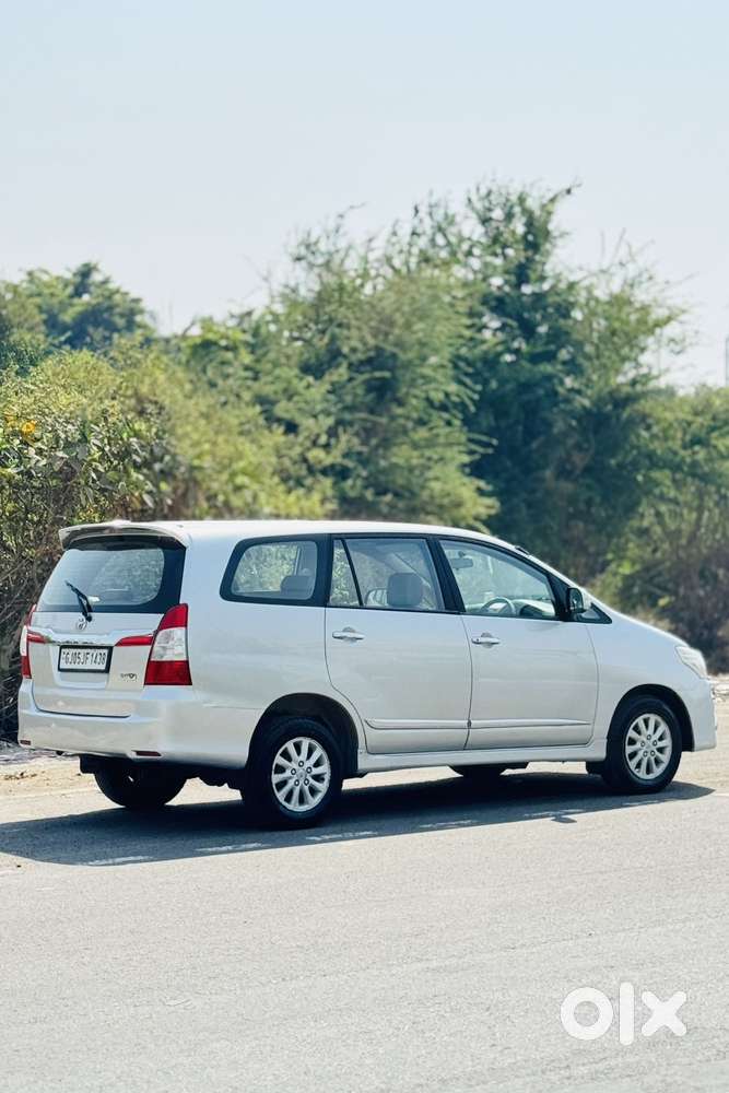 Toyota Innova 2.5 Vx 8 Seater Bs Iv, 2014, Diesel