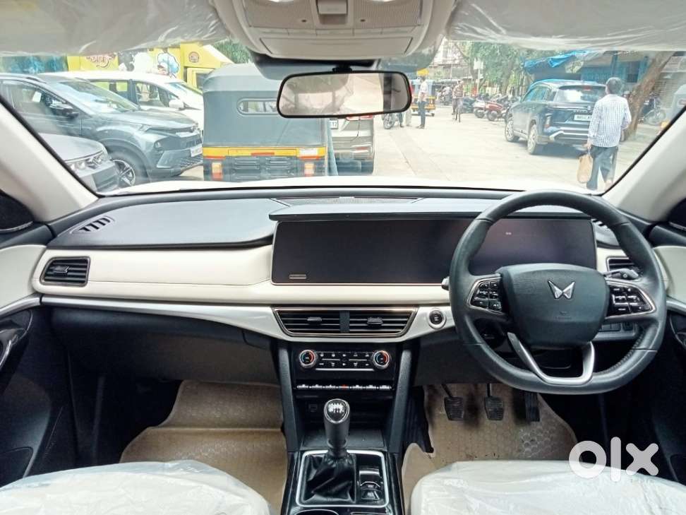 Mahindra Xuv700 2.2 Ax 7 Diesel Mt Luxury Pack Str, 2025, Diesel