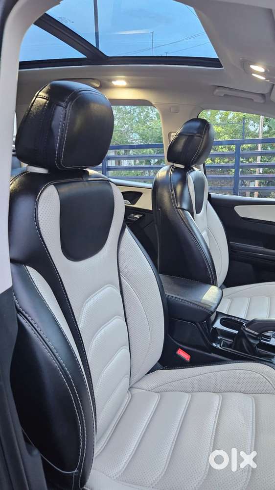 Mahindra Xuv700 2.2 Ax 7 Diesel At Luxury Pack Str, 2025, Diesel