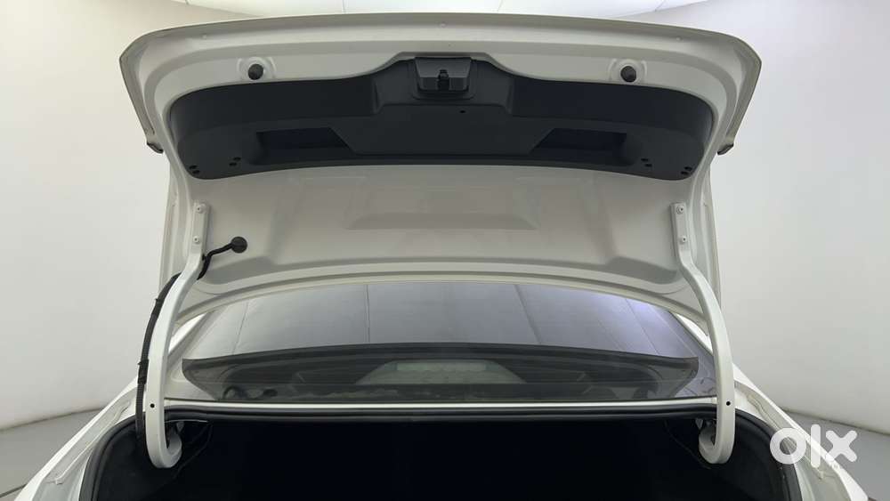 Skoda Slavia Style 1.0l Tsi At, 2022, Petrol