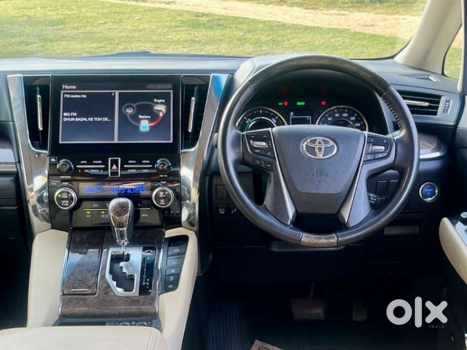 Toyota Vellfire 2.5 Executive Lounge, 2022, Petrol