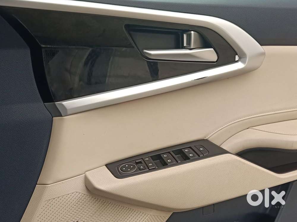 Kia Carens Luxury (o)1.5 Turbo Petrol Dct 7 Str, 2023, Petrol