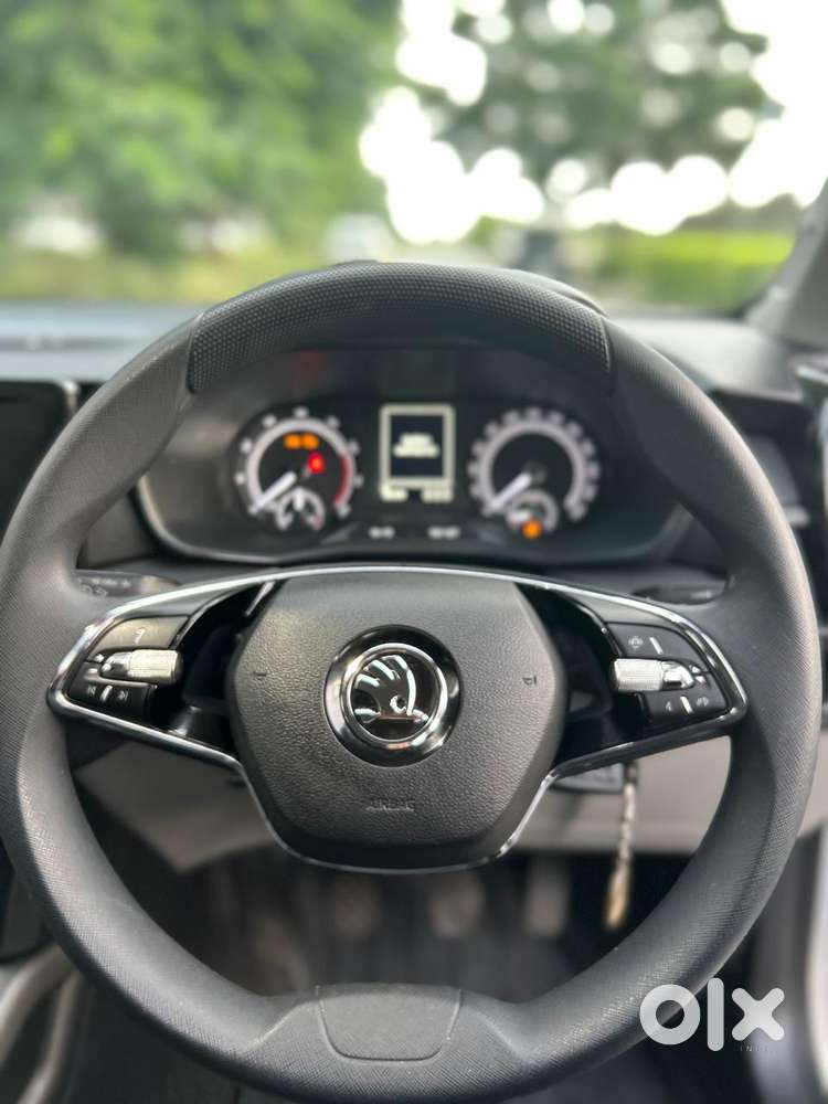 Skoda Kylaq Signature, 2025, Petrol
