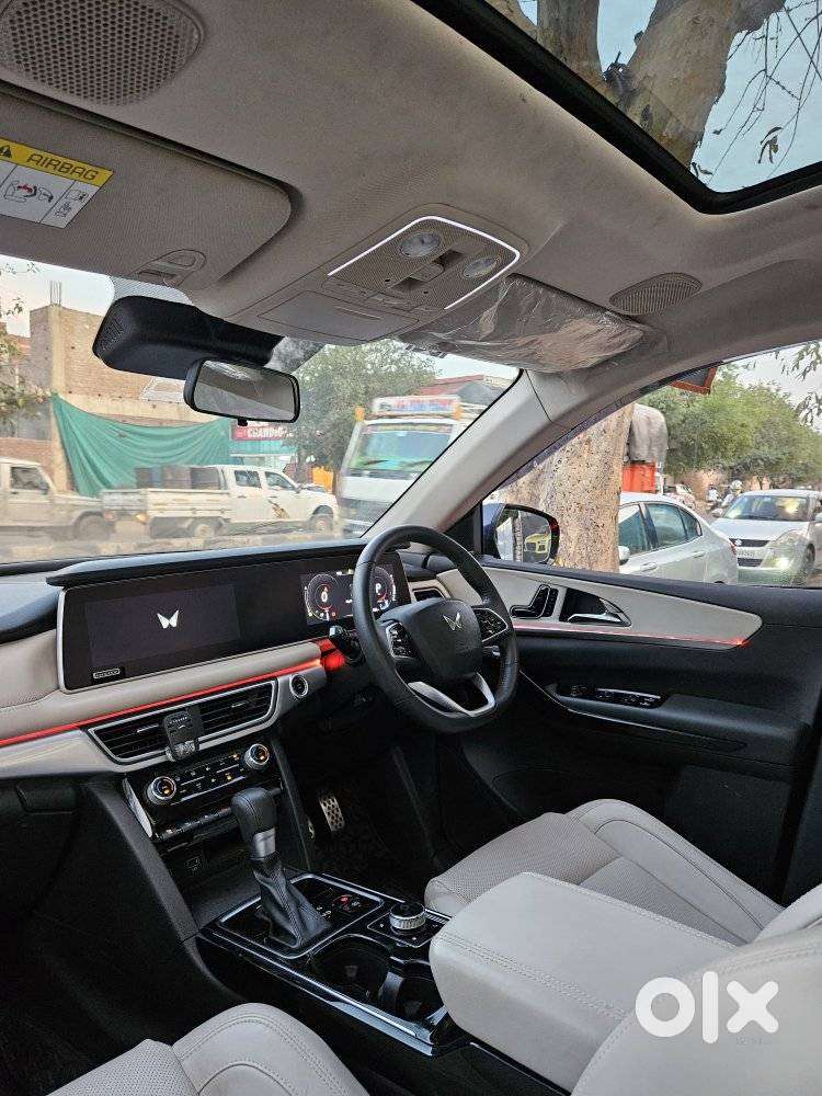 Mahindra Xuv700 2.0 Ax 7 Petrol At Luxury Pack Str, 2023, Petrol