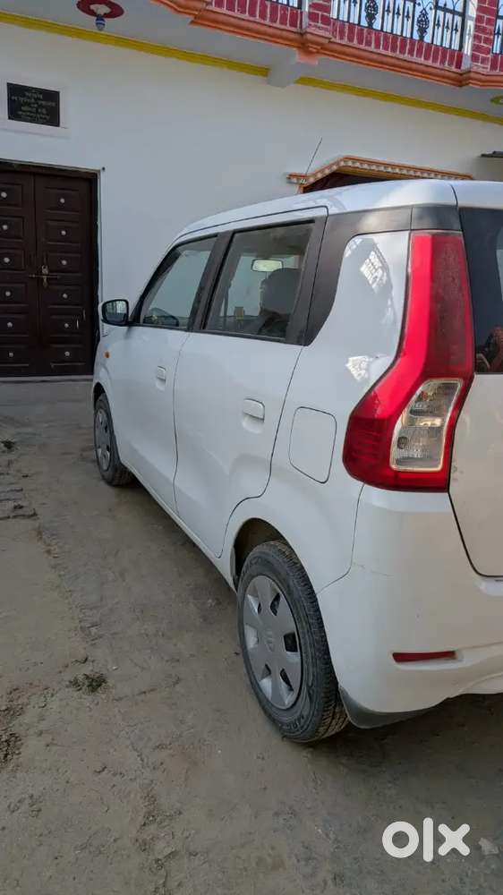 Gaadi Showroom Condition Me Hai Koi Bhi Dent Nhi Hai