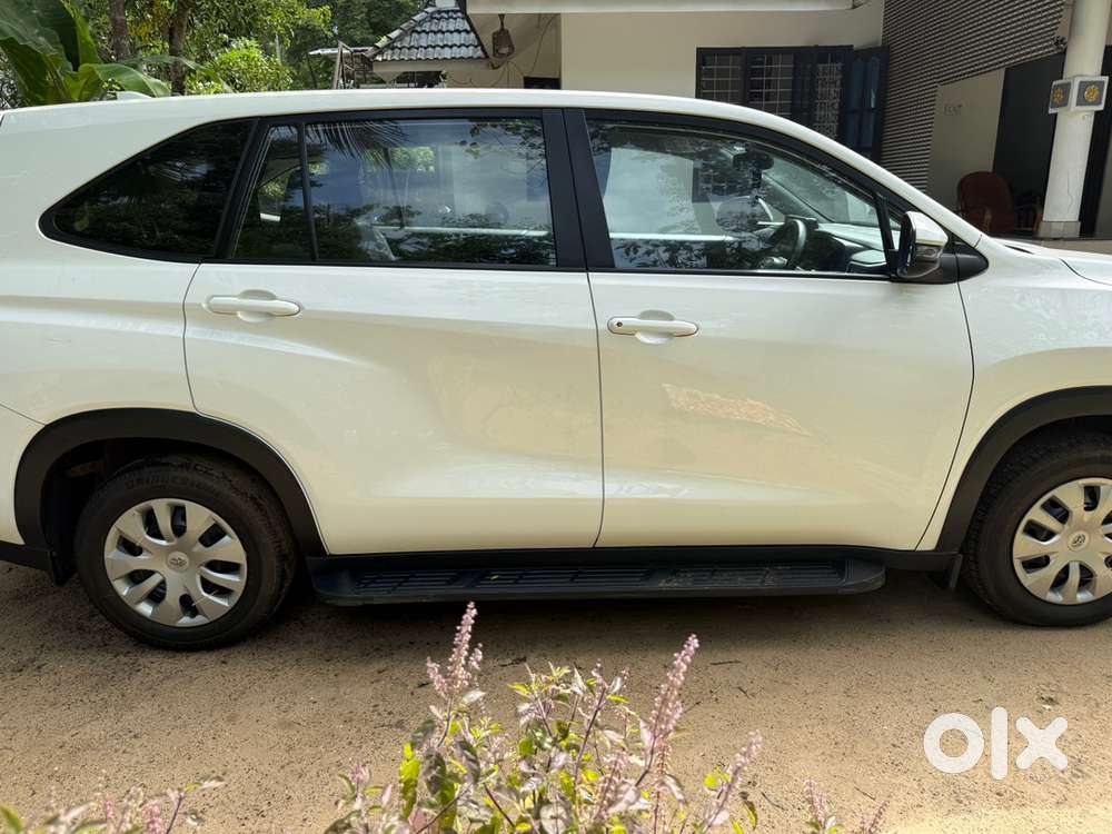 Toyota Innova Hycross 2024 Taxi Well Maintained