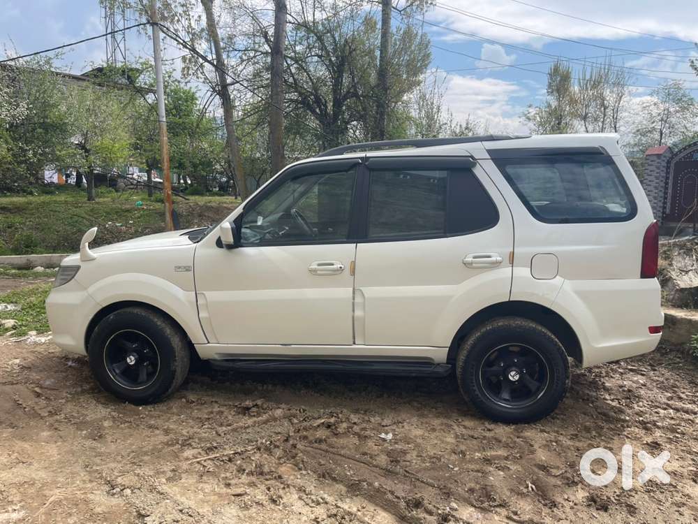 Tata Safari Storme 2015