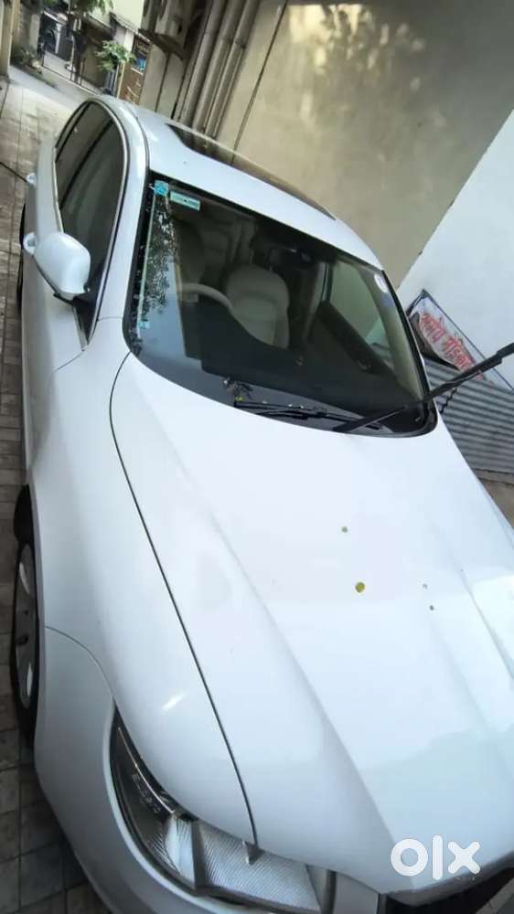 Skoda Superb 2011 Petrol 70000 Km Driven