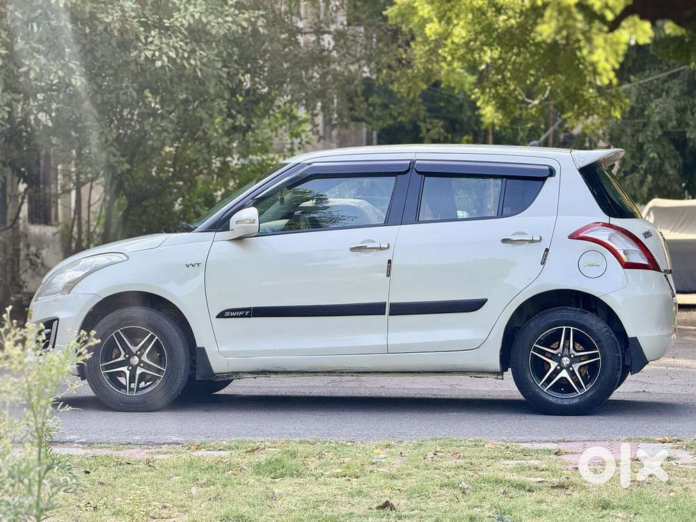 Maruti Suzuki Swift Vxi Optional, 2015, Petrol