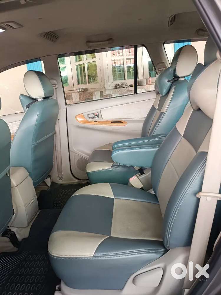 Toyota Innova 2010 Diesel 178000 Km Driven Showroom Condition