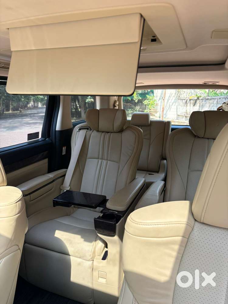 Toyota Vellfire 2.5 Hybrid, 2022, Petrol