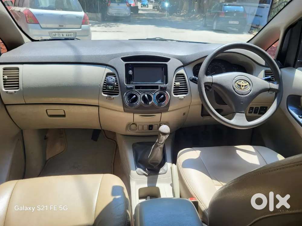 Toyota Innova 8 Seater Diesel 2011