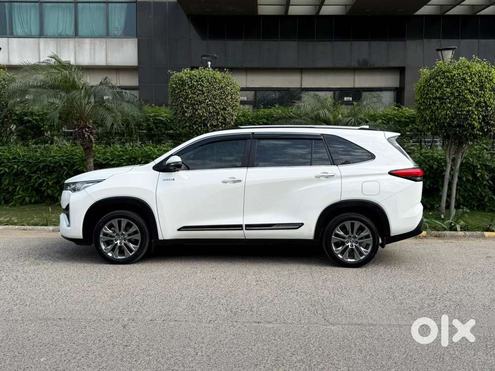 Toyota Innova Hycross 2.0 Zx Hybrid 7 Str, 2024, Petrol