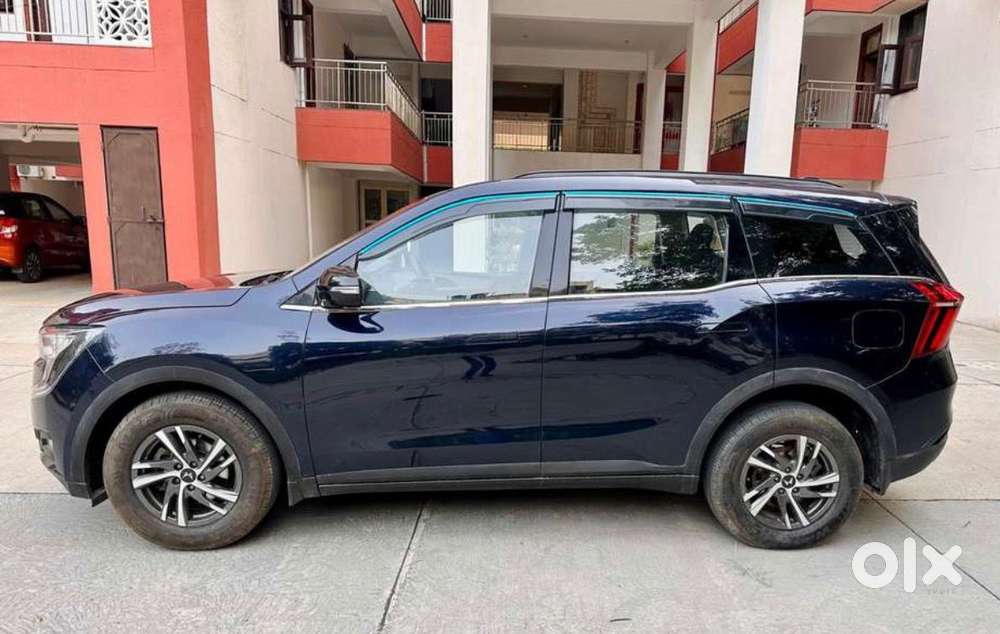 Mahindra Xuv700 2.0 Ax 5 Petrol Mt 7 Str, 2024, Petrol