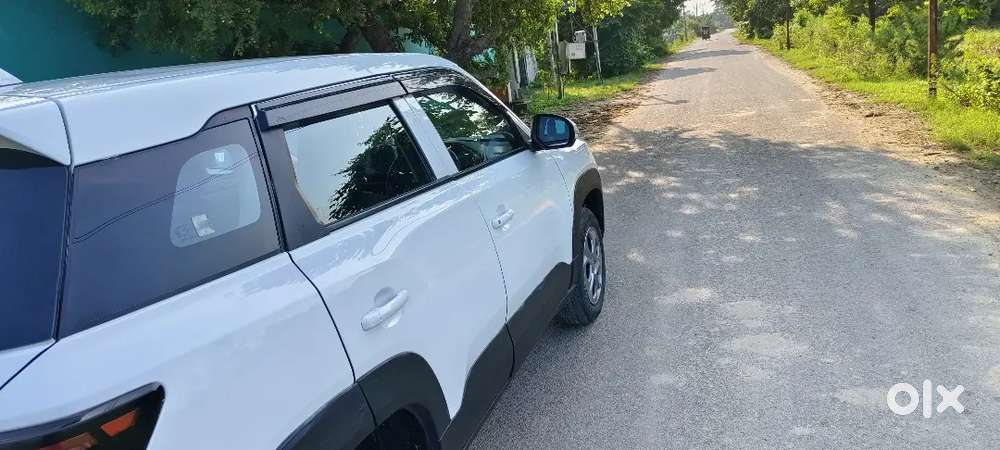 Maruti Brezza 1.5 Lxi 2025