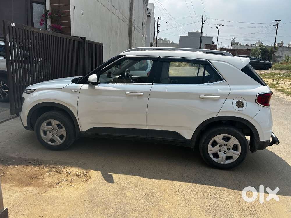 Hyundai Venue 2020 Petrol 56682 Km Driven