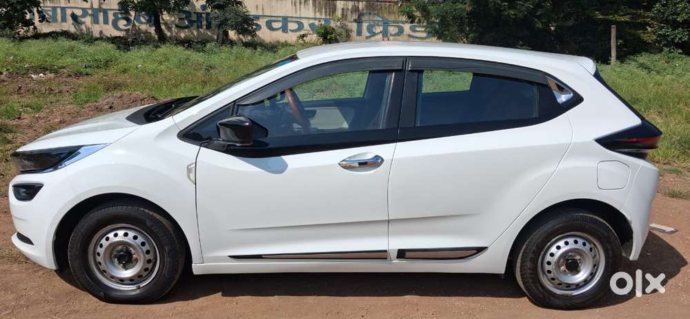 Tata Altroz 1.2 Xe, 2022, Petrol