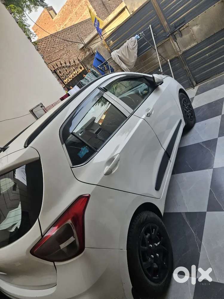 Hyundai Grand I10 Sportz 2017 With 82000 Km