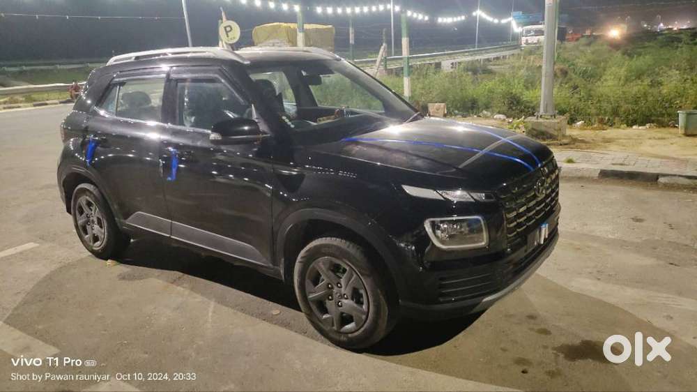 Used Hyundai Venue Petrol 2024 Black Colour