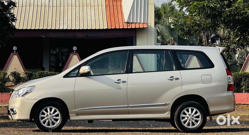 Toyota Innova 2.5 Vx 8 Str Bs-iii, 2015, Diesel