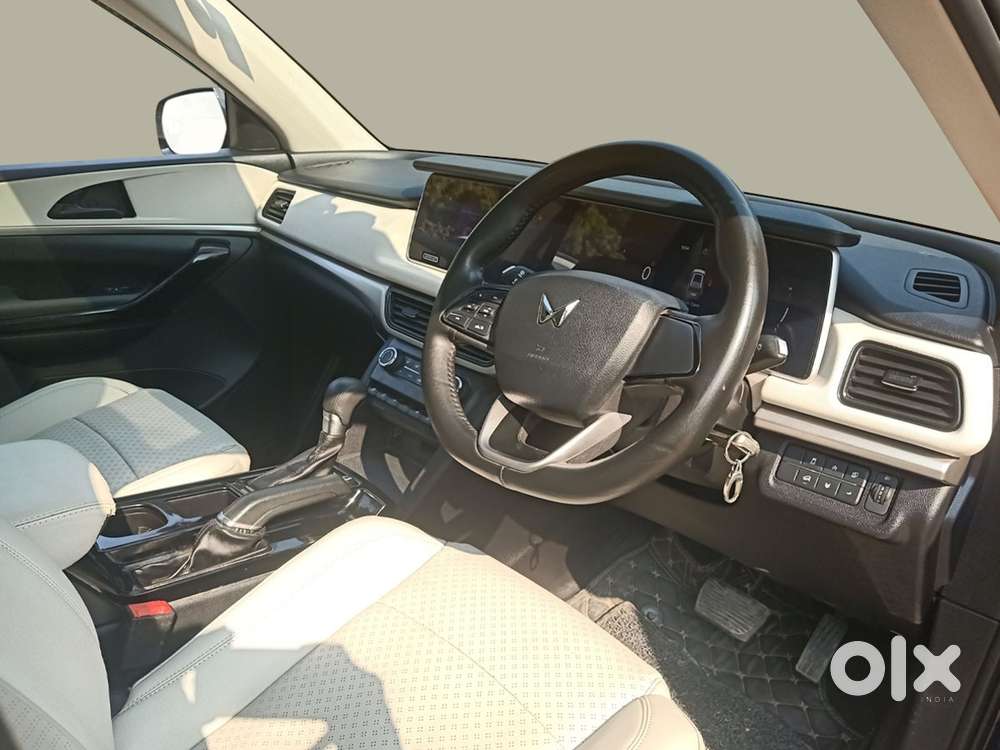 Mahindra Xuv700 2.0 Ax 5 Petrol At Str, 2022, Petrol