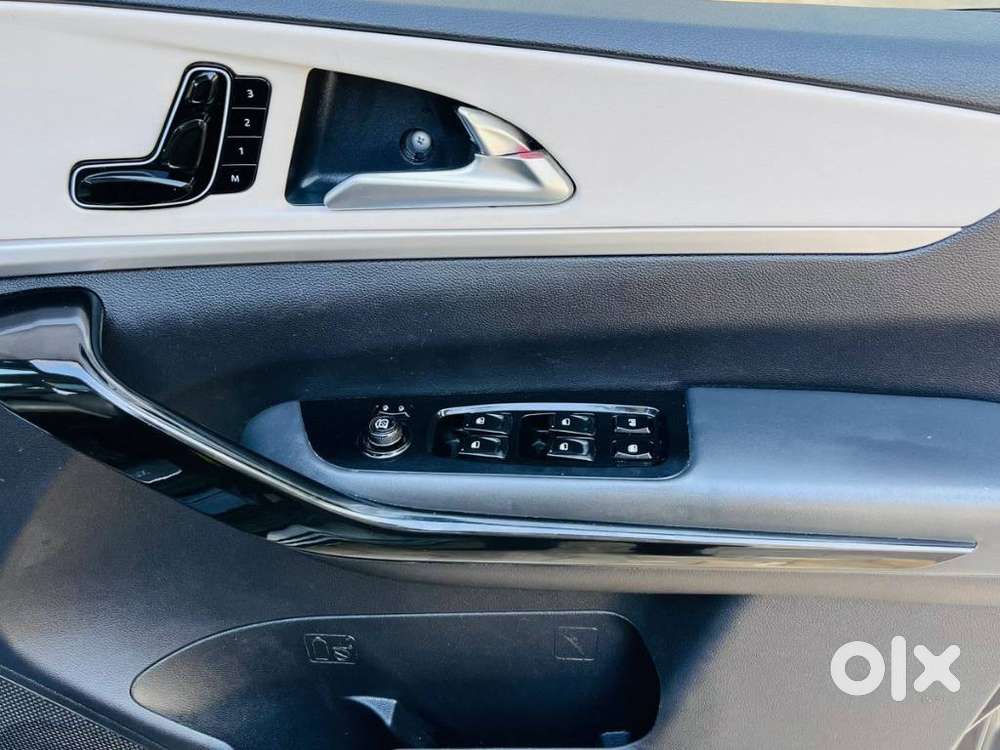 Mahindra Xuv700 2.2 Ax 7 Diesel At Luxury Pack Str, 2023, Diesel